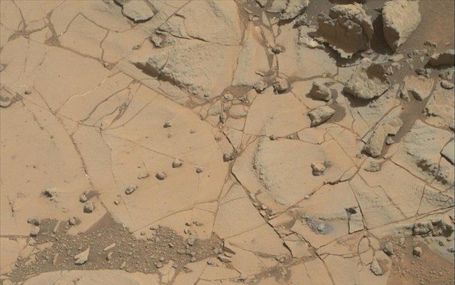 Βρετανοί επιστήμονες από το Imperial College του Λονδίνου και το Μουσείο Φυσικής Ιστορίας θεωρούν ότι ενδεχομένως τα αποτελέσματα των αναλύσεων του ρομπότ αλλοιώνονται λόγω της σύστασης του εδάφους του Άρη.